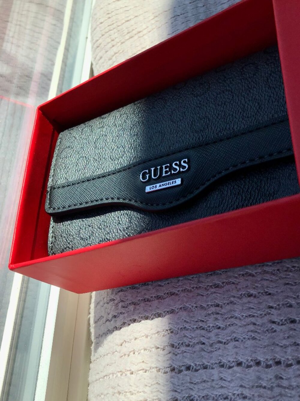❤️ FLASH SALE!! ❤️ Guess Logo Wallet ~ GUESS Los Angeles ~